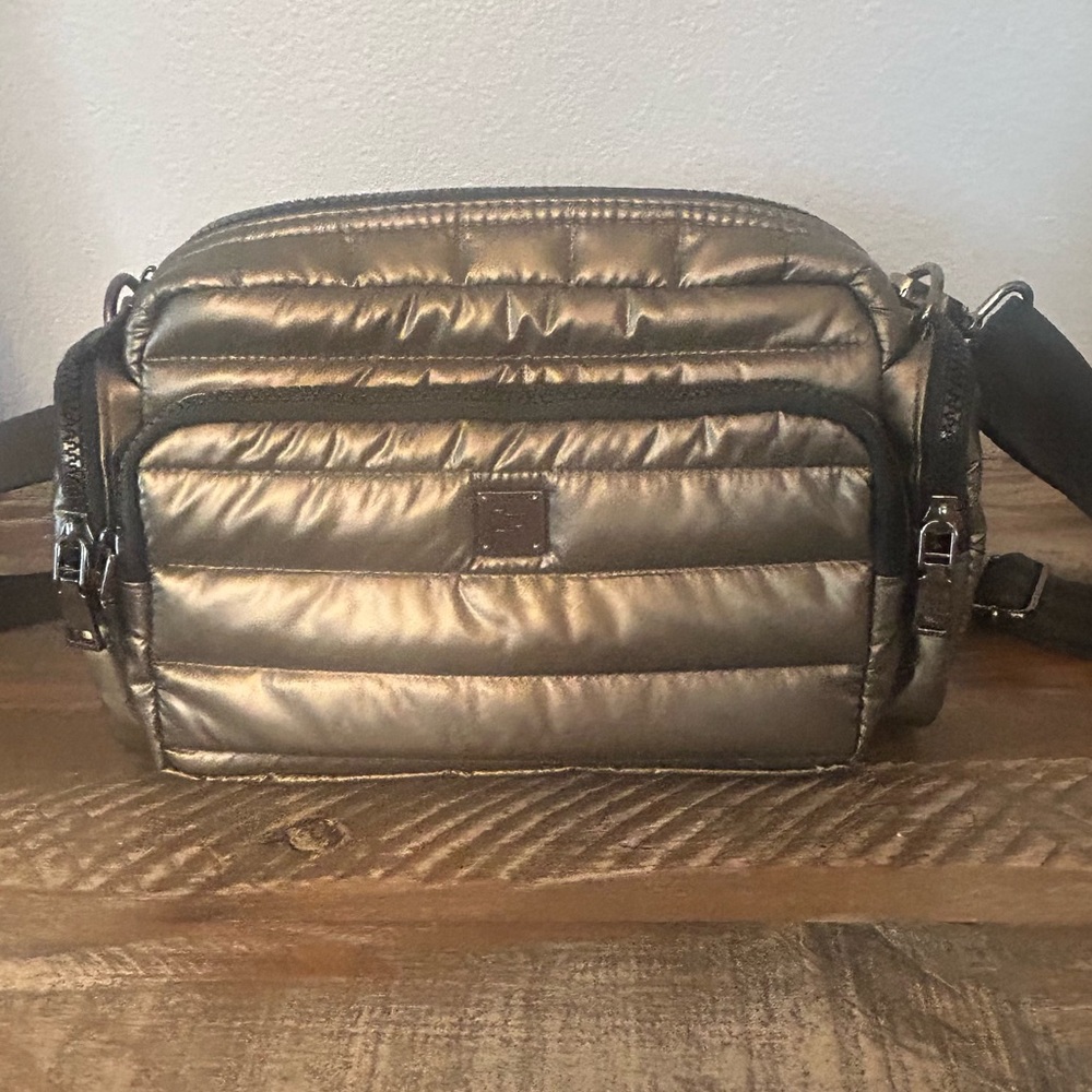 Think Royln Venus Crossbody Bag        NWOT